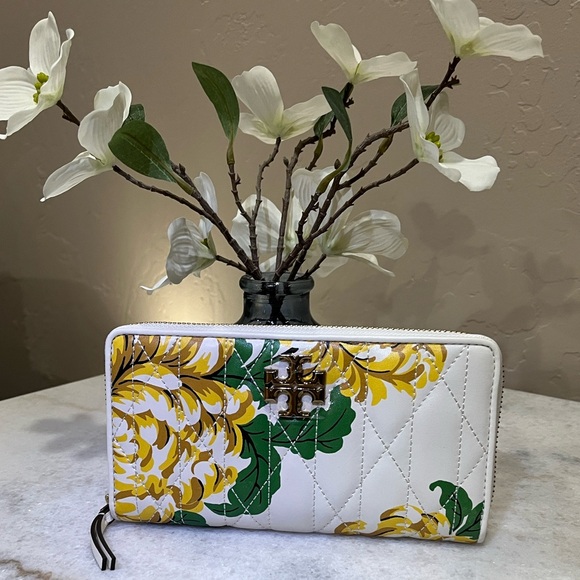 Tory Burch NWT Kira Chevron Quilted Floral Leather Continental Wallet - Picture 1 of 7